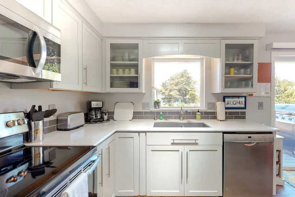 Magnificent Dog-Friendly Home with Lake & Mountain Views from the Large Deck
