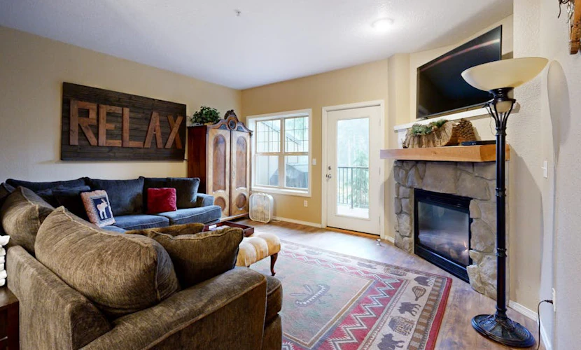 Dog-Friendly Condo with Chef's Kitchen, Pool & Hot Tub - Close to Skiing