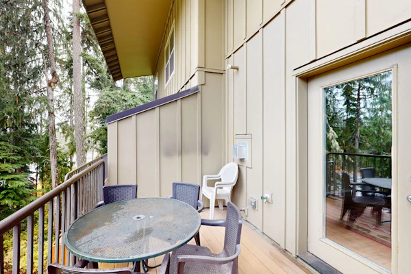 Dog-Friendly Condo with Chef's Kitchen, Pool & Hot Tub - Close to Skiing