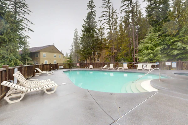 Dog-Friendly Condo with Chef's Kitchen, Pool & Hot Tub - Close to Skiing