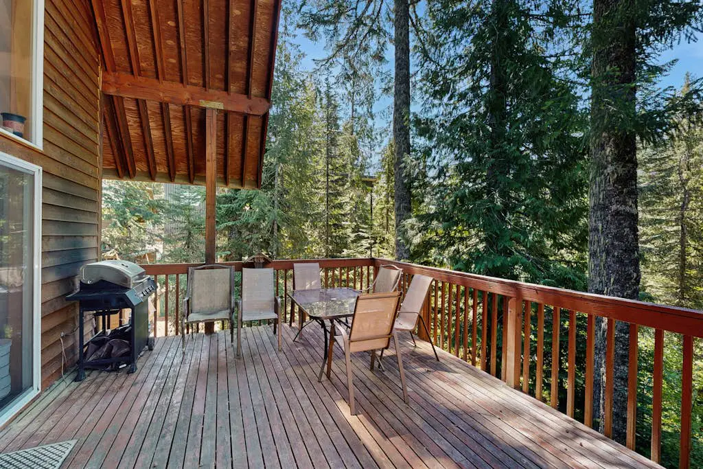 Ski home with mountain views & private hot tub - plus an additional apartment