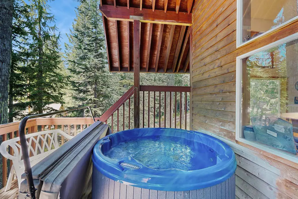 Ski home with mountain views & private hot tub - plus an additional apartment