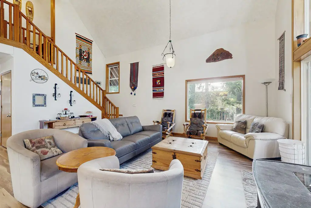 Ski home with mountain views & private hot tub - plus an additional apartment