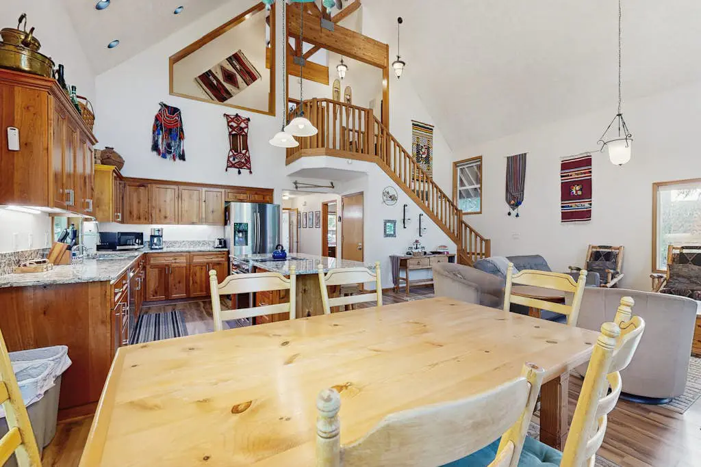 Ski home with mountain views & private hot tub - plus an additional apartment