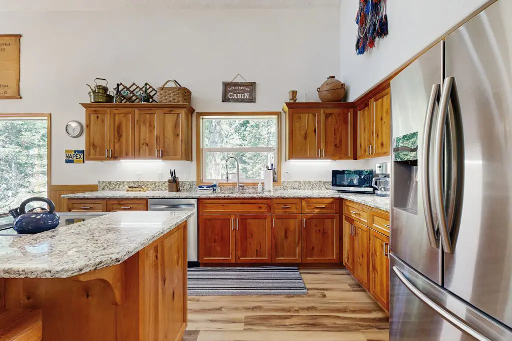 Ski home with mountain views & private hot tub - plus an additional apartment