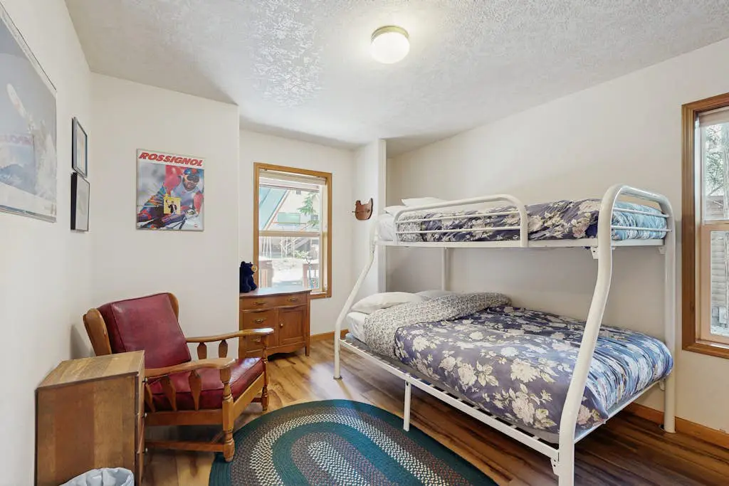 Ski home with mountain views & private hot tub - plus an additional apartment
