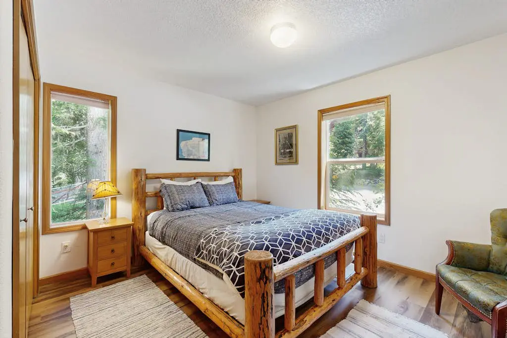 Ski home with mountain views & private hot tub - plus an additional apartment