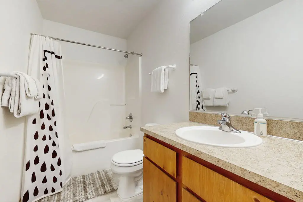 Ski home with mountain views & private hot tub - plus an additional apartment