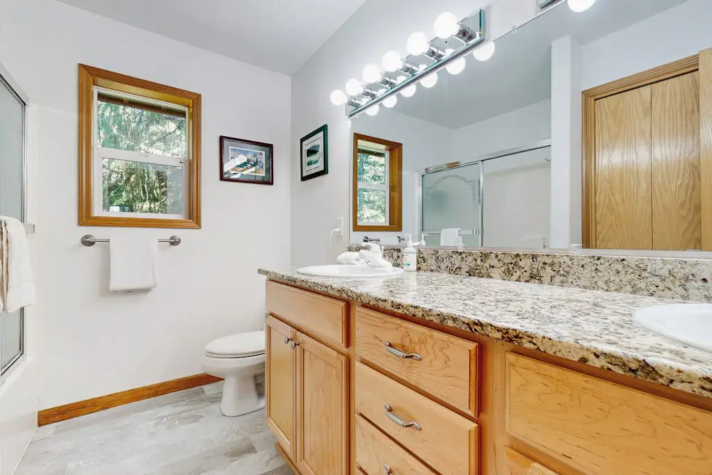 Ski home with mountain views & private hot tub - plus an additional apartment