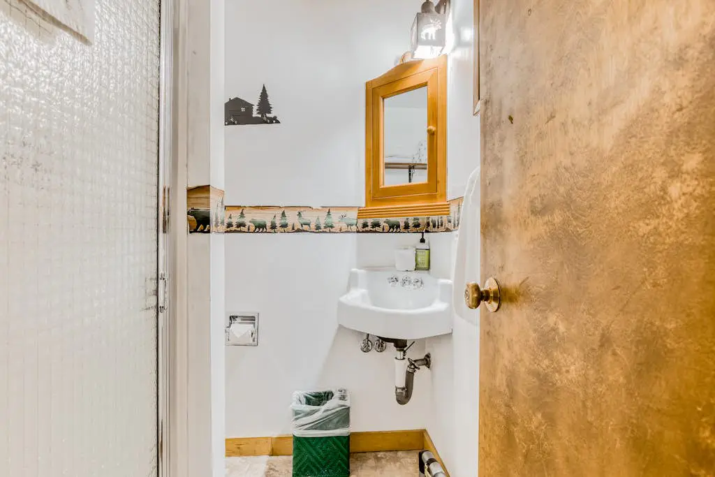 Newly remodeled cabin-style condo near skiing & attractions - dogs welcome