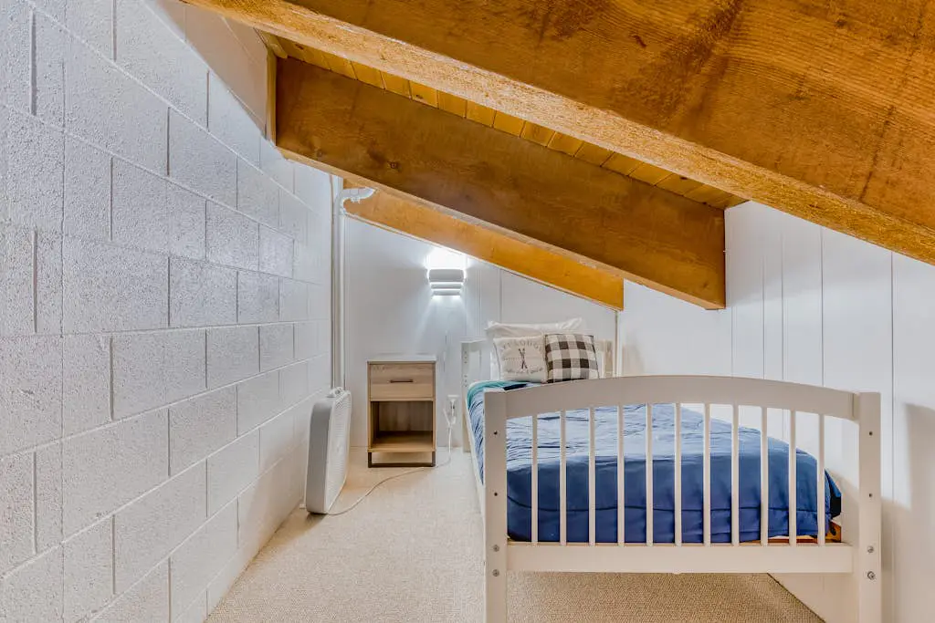 Newly remodeled cabin-style condo near skiing & attractions - dogs welcome