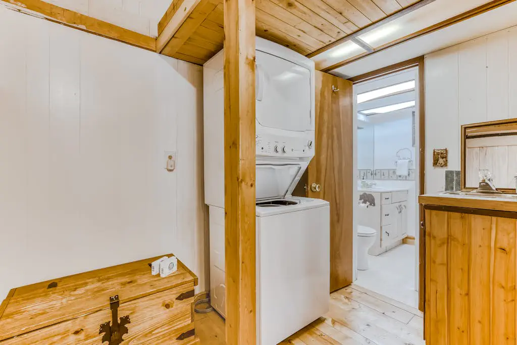 Newly remodeled cabin-style condo near skiing & attractions - dogs welcome