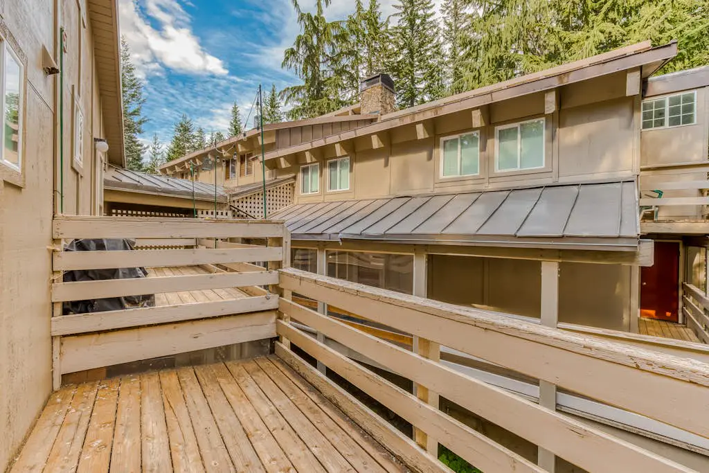Newly remodeled cabin-style condo near skiing & attractions - dogs welcome