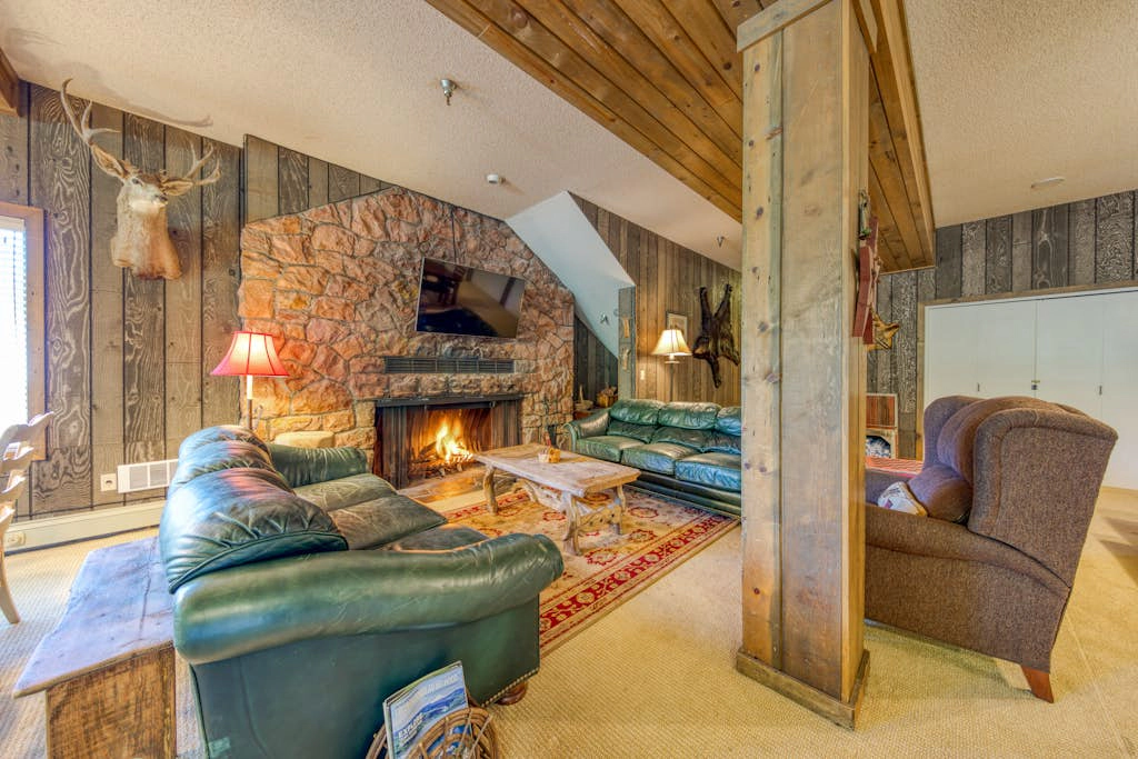 Spacious, historic lodge with game room, pool, & fireplace - close to Skibowl