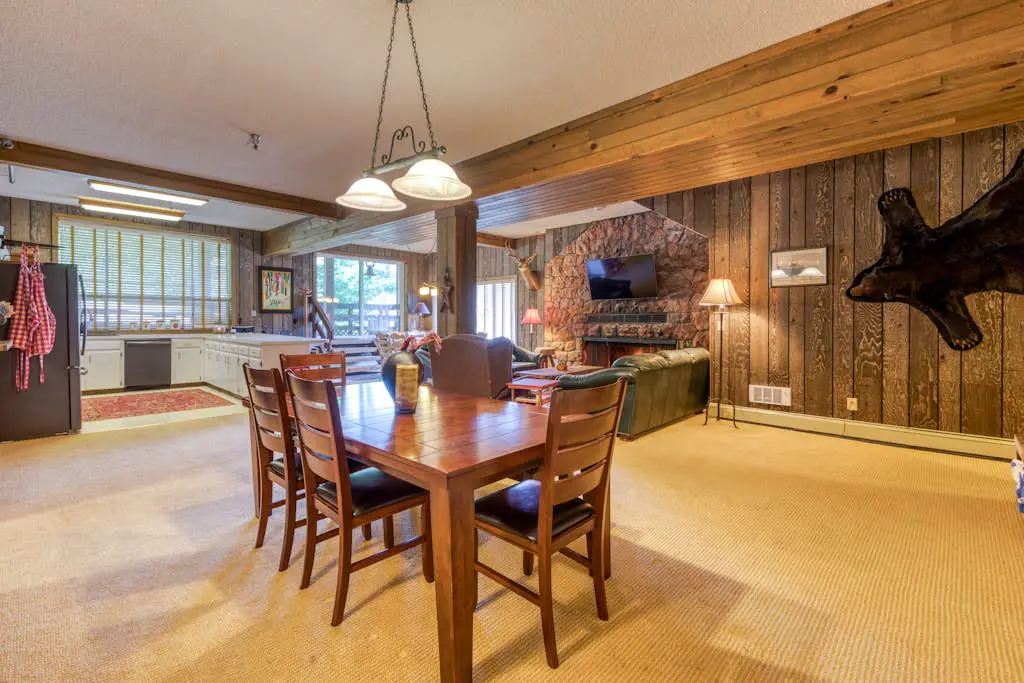 Spacious, historic lodge with game room, pool, & fireplace - close to Skibowl