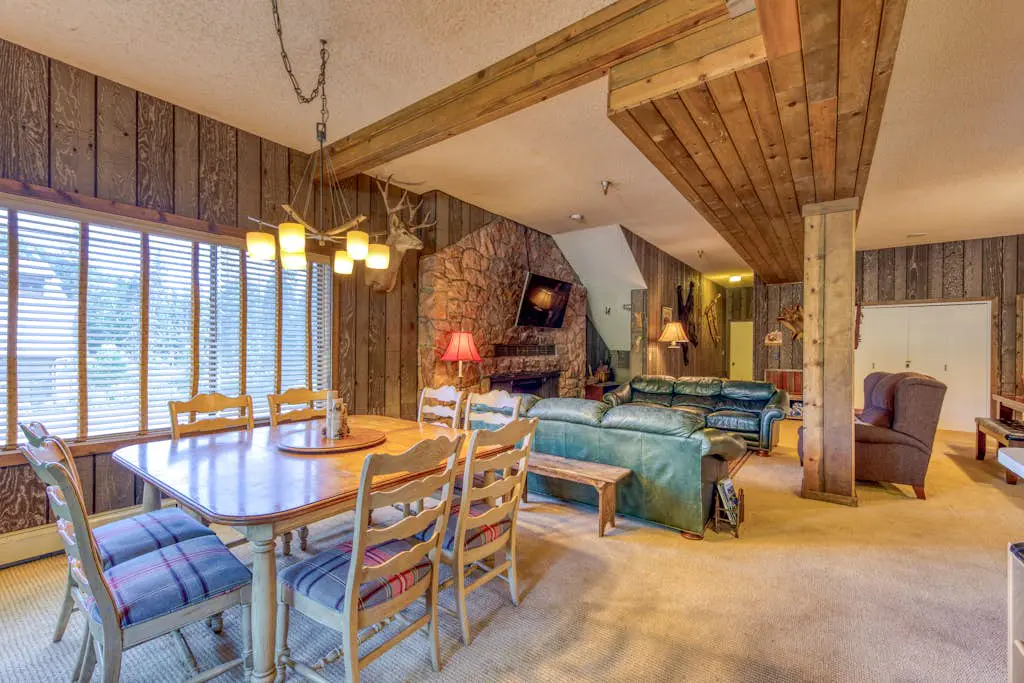 Spacious, historic lodge with game room, pool, & fireplace - close to Skibowl