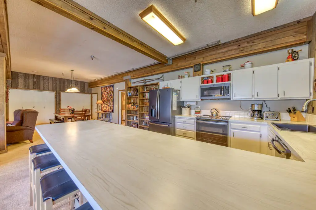 Spacious, historic lodge with game room, pool, & fireplace - close to Skibowl