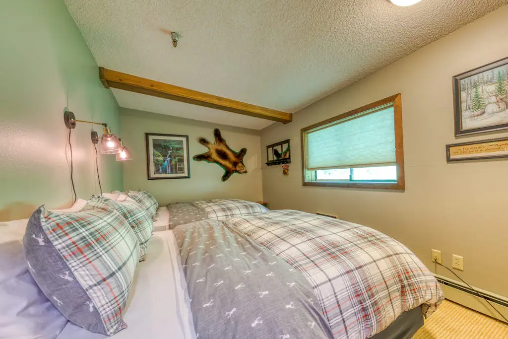 Spacious, historic lodge with game room, pool, & fireplace - close to Skibowl