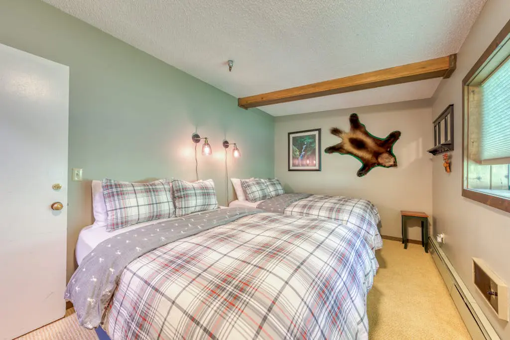 Spacious, historic lodge with game room, pool, & fireplace - close to Skibowl