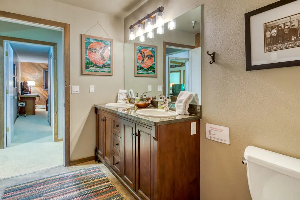Spacious, historic lodge with game room, pool, & fireplace - close to Skibowl