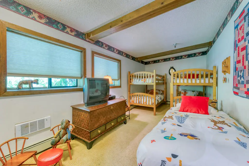 Spacious, historic lodge with game room, pool, & fireplace - close to Skibowl