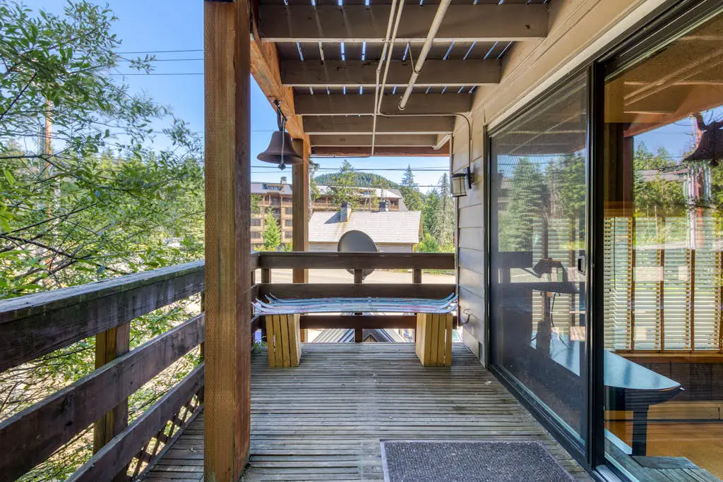 Spacious, historic lodge with game room, pool, & fireplace - close to Skibowl