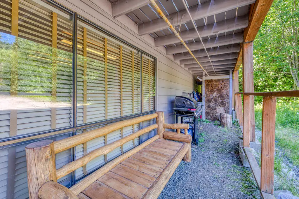 Spacious, historic lodge with game room, pool, & fireplace - close to Skibowl