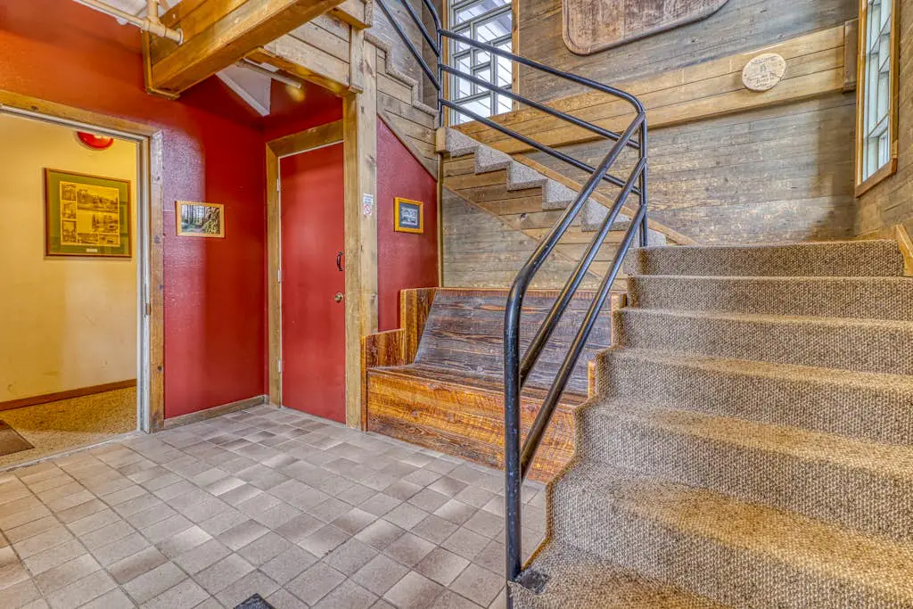 Spacious, historic lodge with game room, pool, & fireplace - close to Skibowl