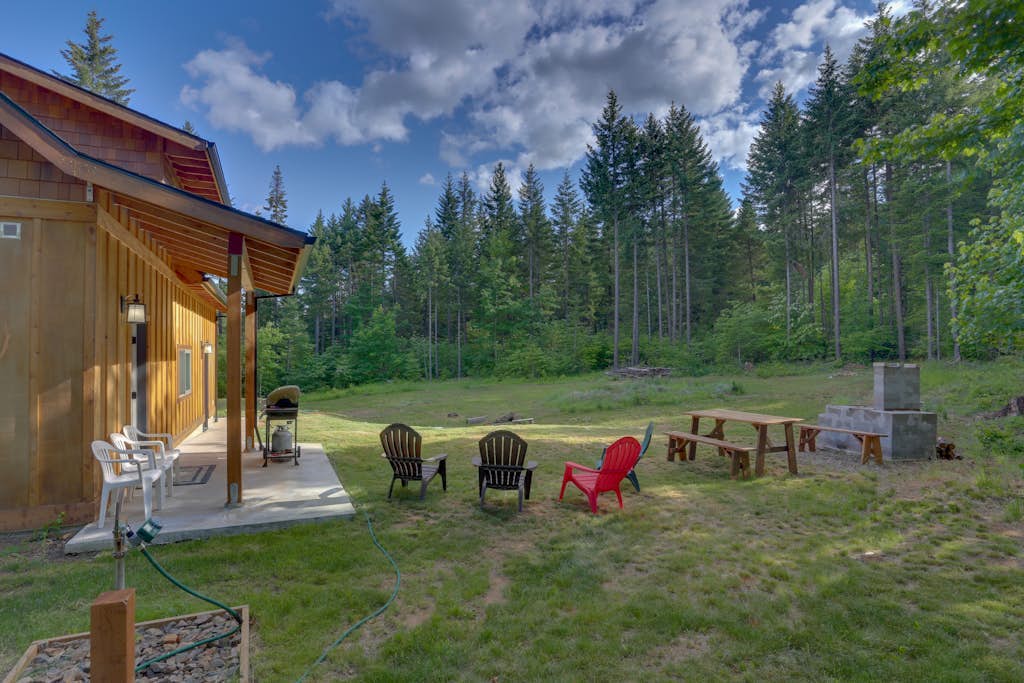 Cozy woodland cabin in a peaceful location with forested views