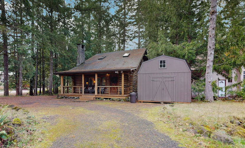 Cozy Cabin with Great Outdoor Space, Fireplace, & Free WiFi - Near Sandy River