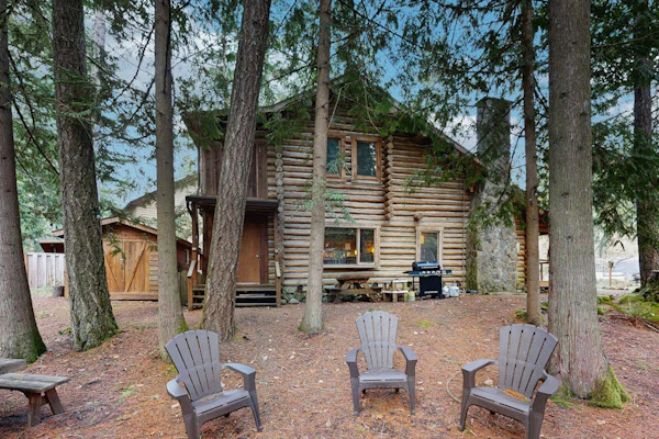 Cozy Cabin with Great Outdoor Space, Fireplace, & Free WiFi - Near Sandy River