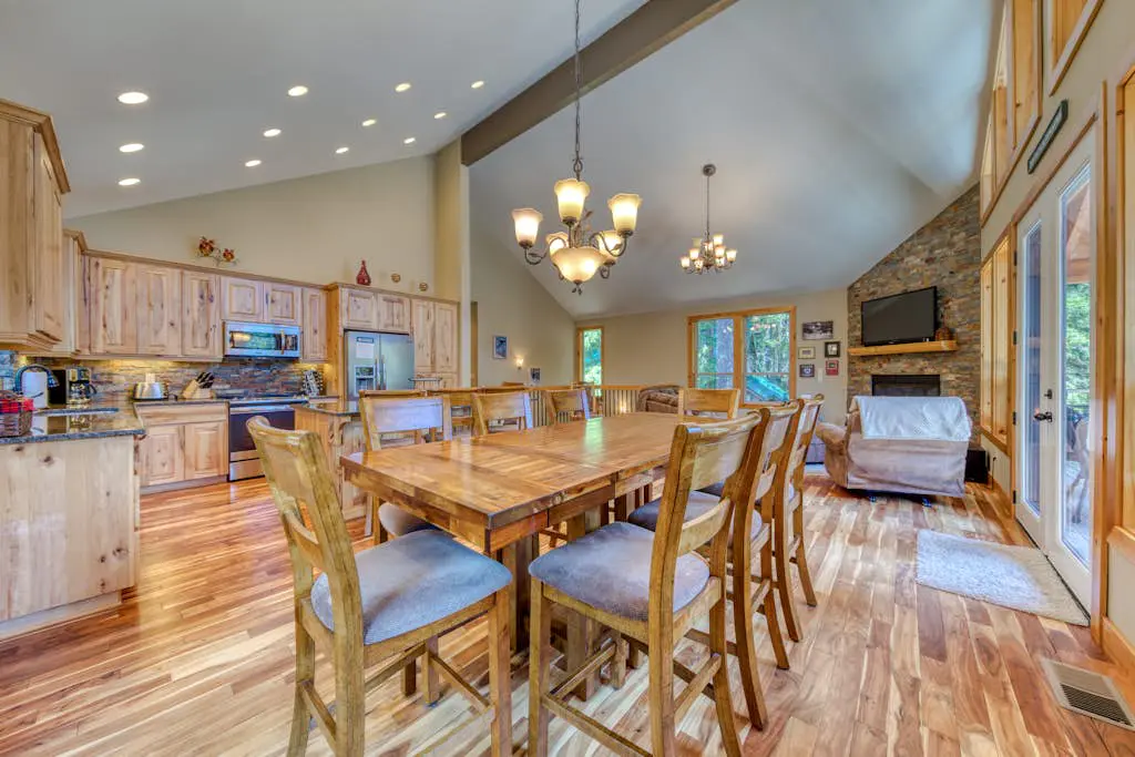 Charming home with hot tub, fireplace & W&D -  in great Government Camp location