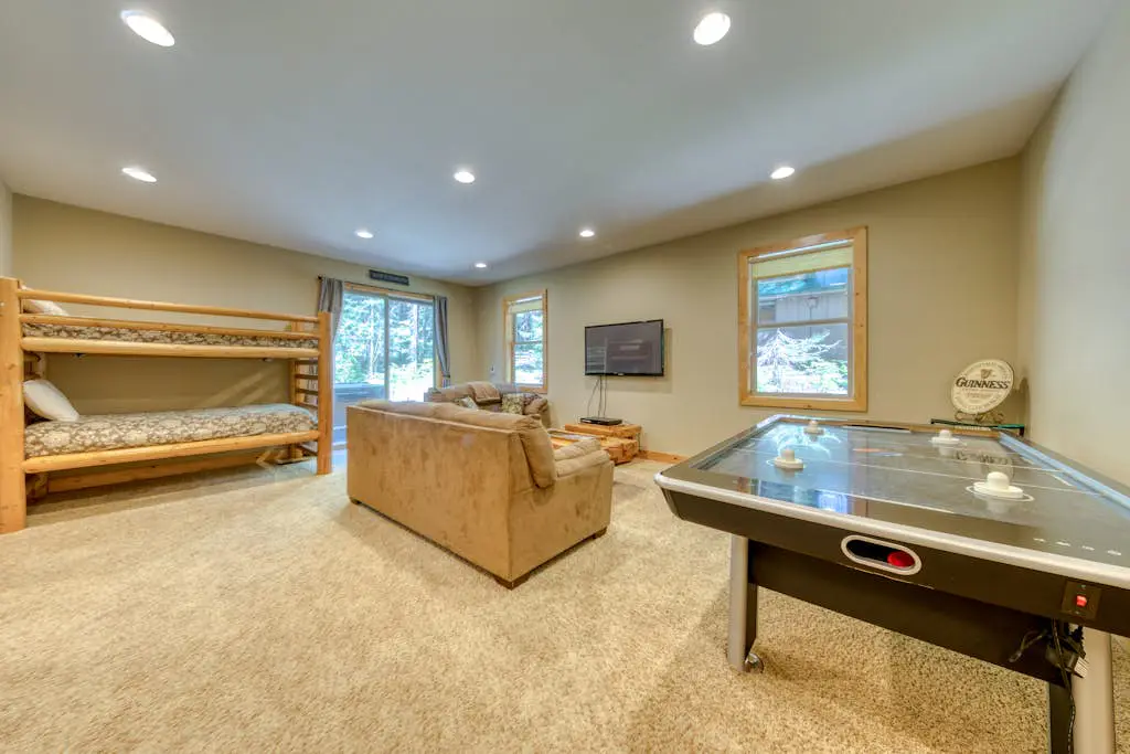 Charming home with hot tub, fireplace & W&D -  in great Government Camp location