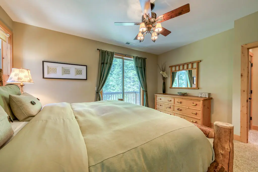 Charming home with hot tub, fireplace & W&D -  in great Government Camp location