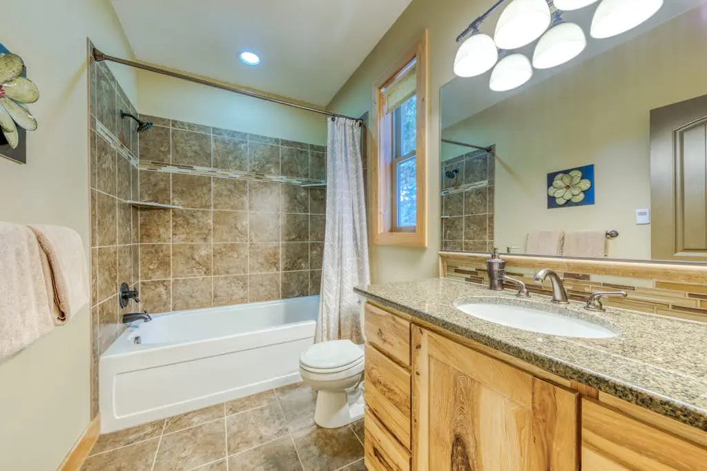 Charming home with hot tub, fireplace & W&D -  in great Government Camp location