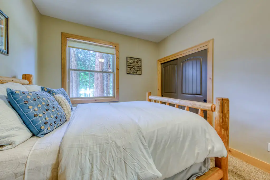 Charming home with hot tub, fireplace & W&D -  in great Government Camp location