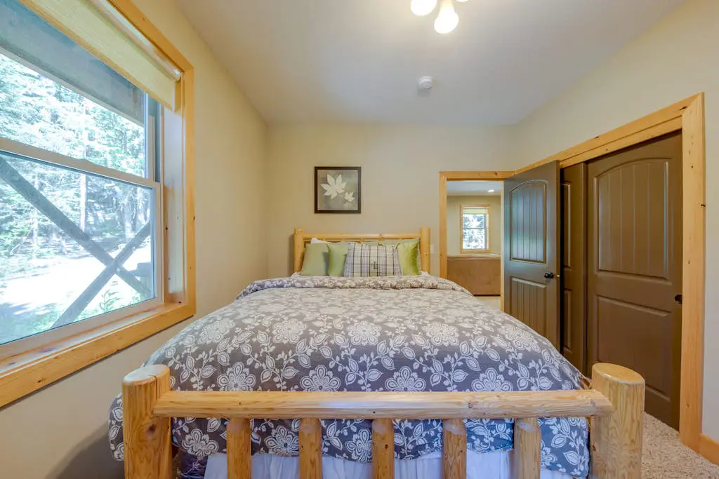 Charming home with hot tub, fireplace & W&D -  in great Government Camp location