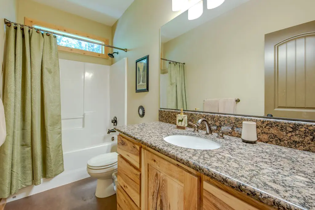 Charming home with hot tub, fireplace & W&D -  in great Government Camp location