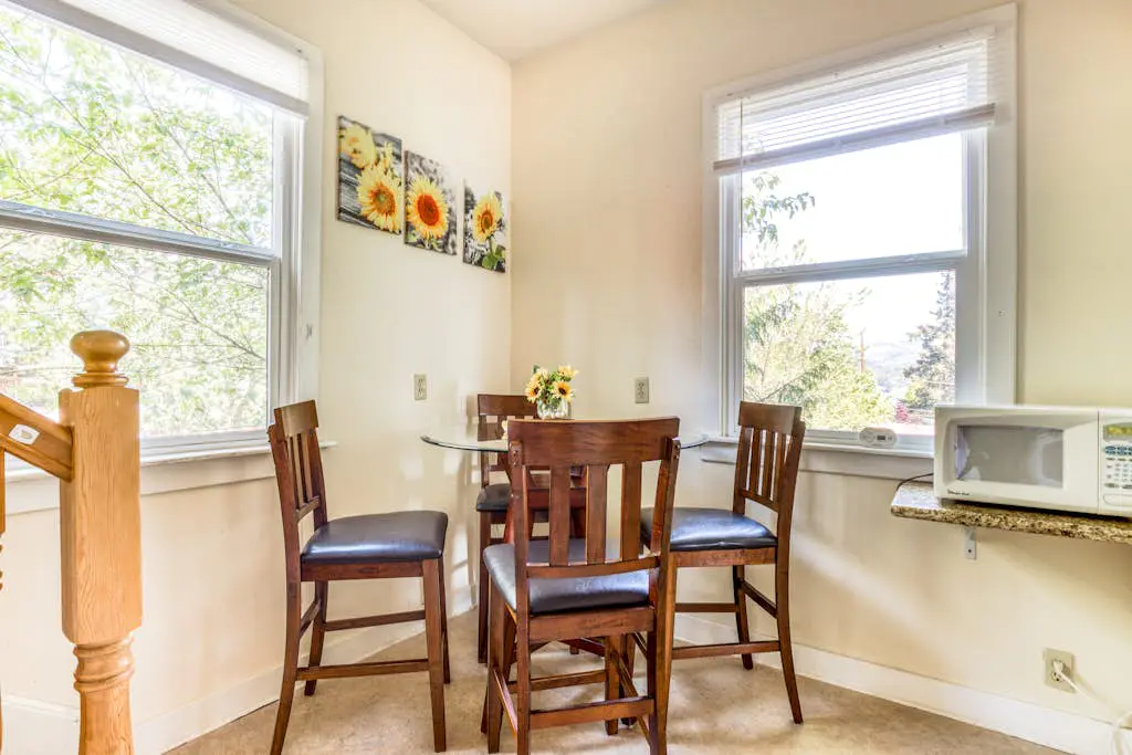 Spacious downtown craftsman with private hot tub, & river views