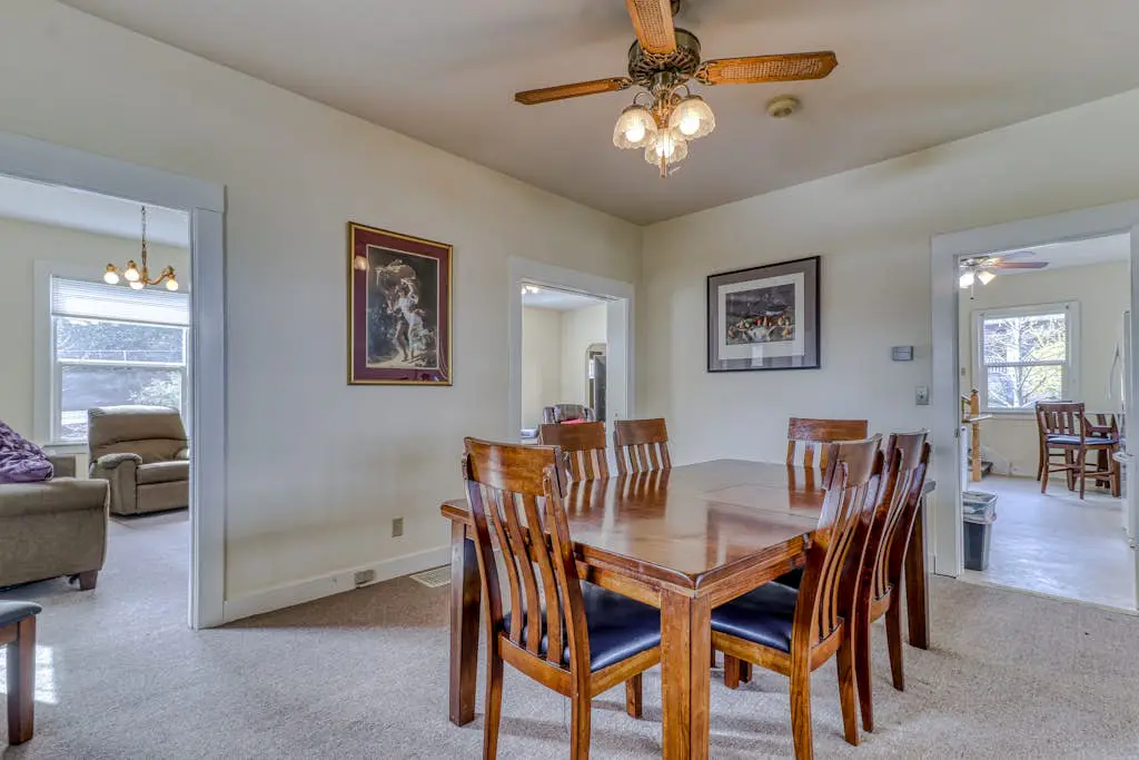 Spacious downtown craftsman with private hot tub, & river views