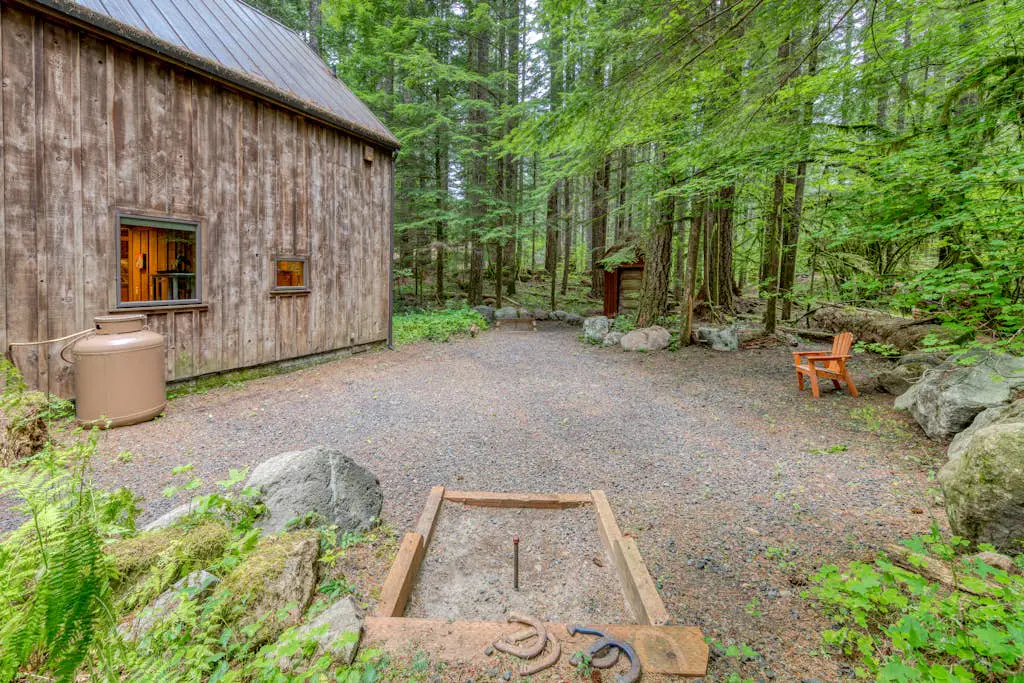 Mt Hood lodge in Forest Setting with Firepit & NEW Private Hot Tub