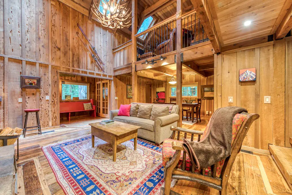 Mt Hood lodge in Forest Setting with Firepit & NEW Private Hot Tub