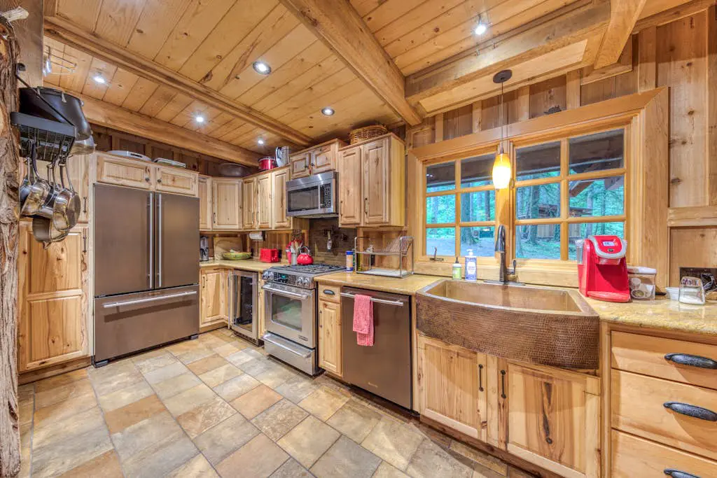 Mt Hood lodge in Forest Setting with Firepit & NEW Private Hot Tub
