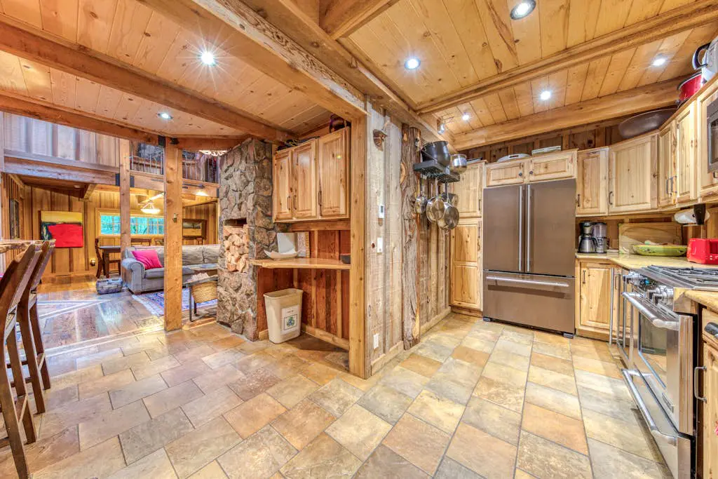 Mt Hood lodge in Forest Setting with Firepit & NEW Private Hot Tub