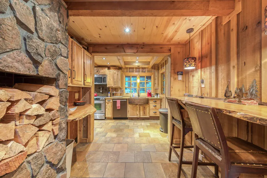 Mt Hood lodge in Forest Setting with Firepit & NEW Private Hot Tub