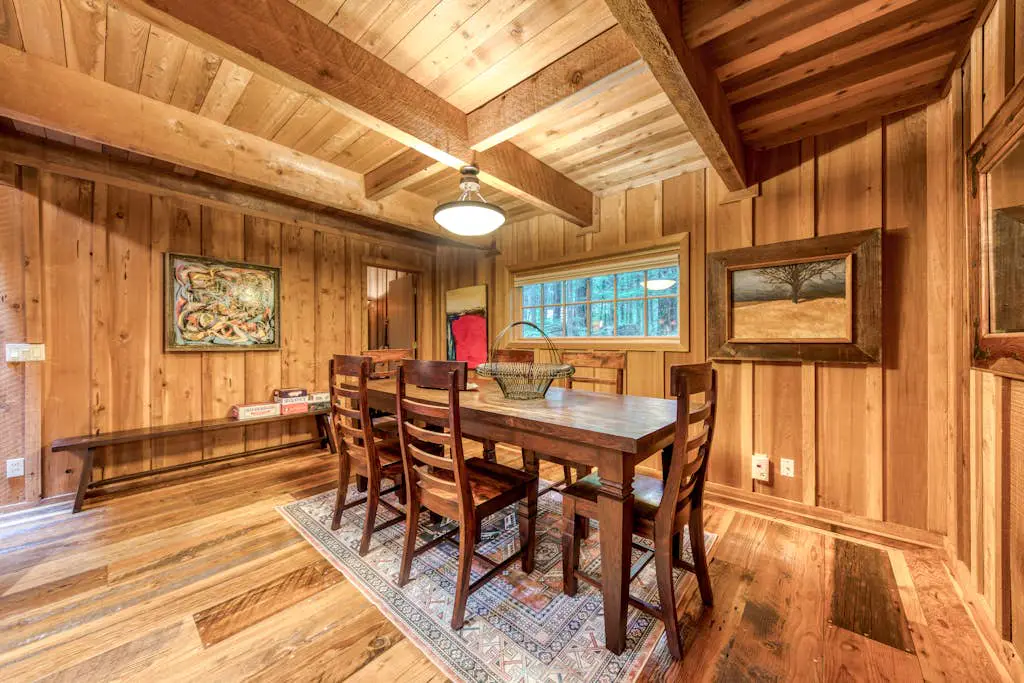 Mt Hood lodge in Forest Setting with Firepit & NEW Private Hot Tub