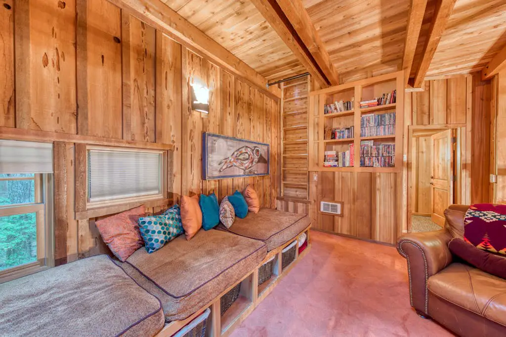 Mt Hood lodge in Forest Setting with Firepit & NEW Private Hot Tub