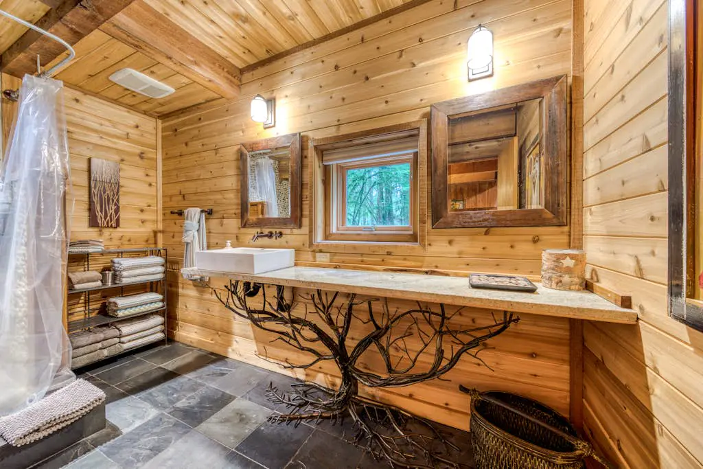 Mt Hood lodge in Forest Setting with Firepit & NEW Private Hot Tub