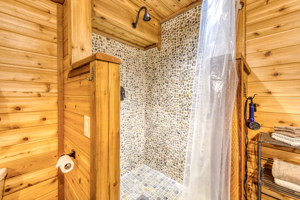 Mt Hood lodge in Forest Setting with Firepit & NEW Private Hot Tub