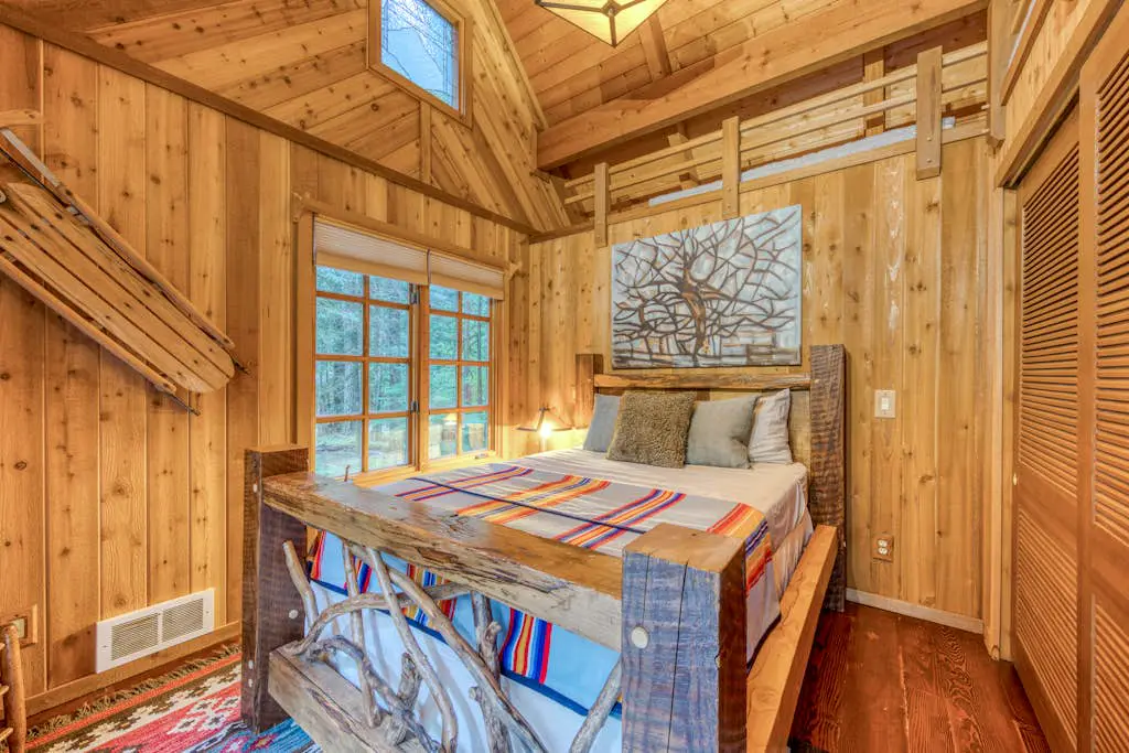 Mt Hood lodge in Forest Setting with Firepit & NEW Private Hot Tub